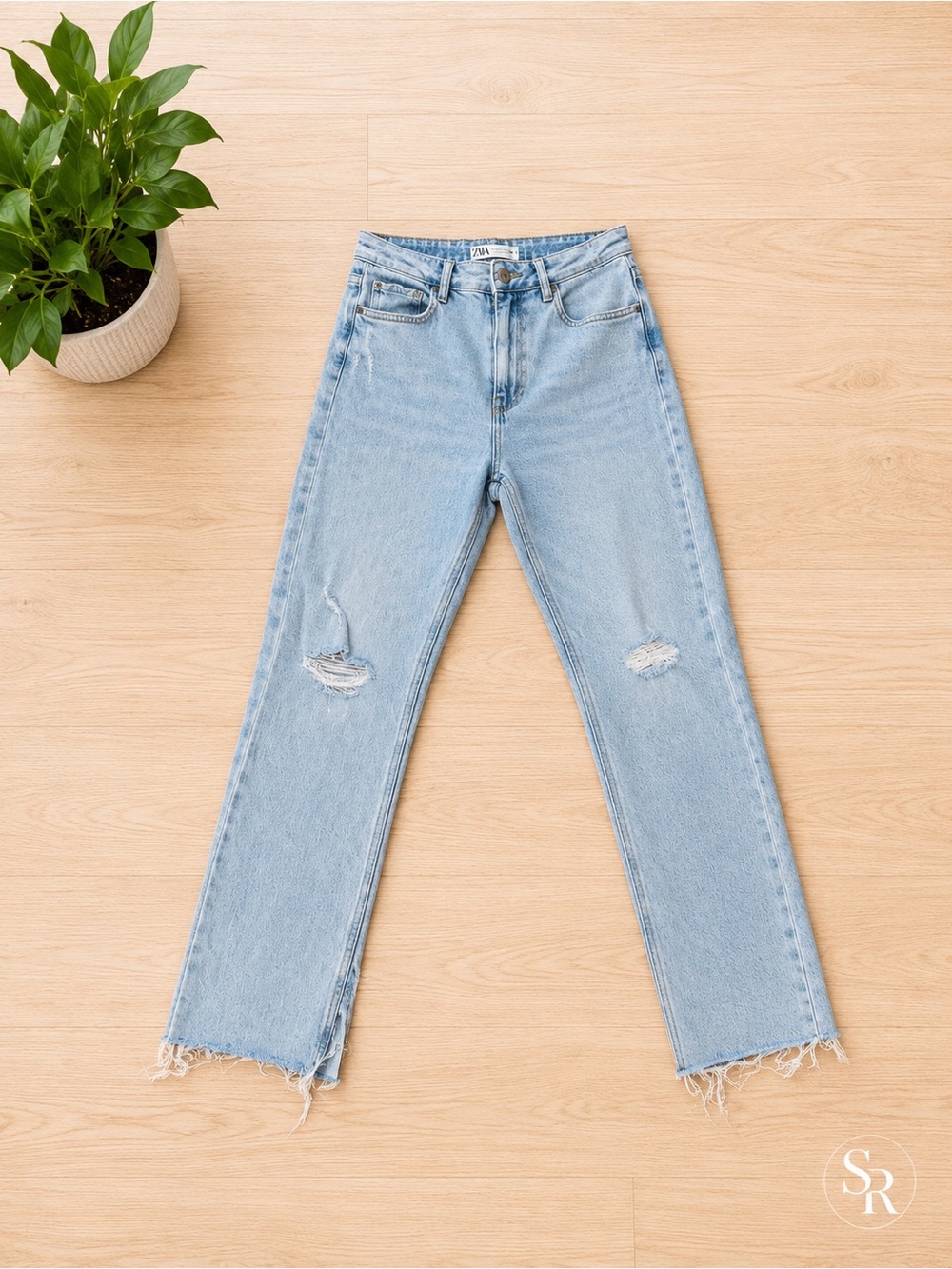 Zara Distressed Straight Leg Jeans Women’s US 6 EUR 38 Light Wash Denim